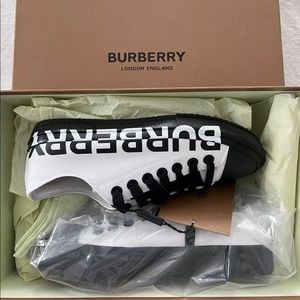 $390 Burberry Men's White Larkhall Graphic Logo Sneaker Sz EU 39/US 6.5